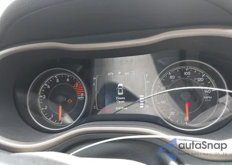 2016 Jeep Cherokee Latitude из США, поврежденный, VIN 1C4PJMCS5GW299959